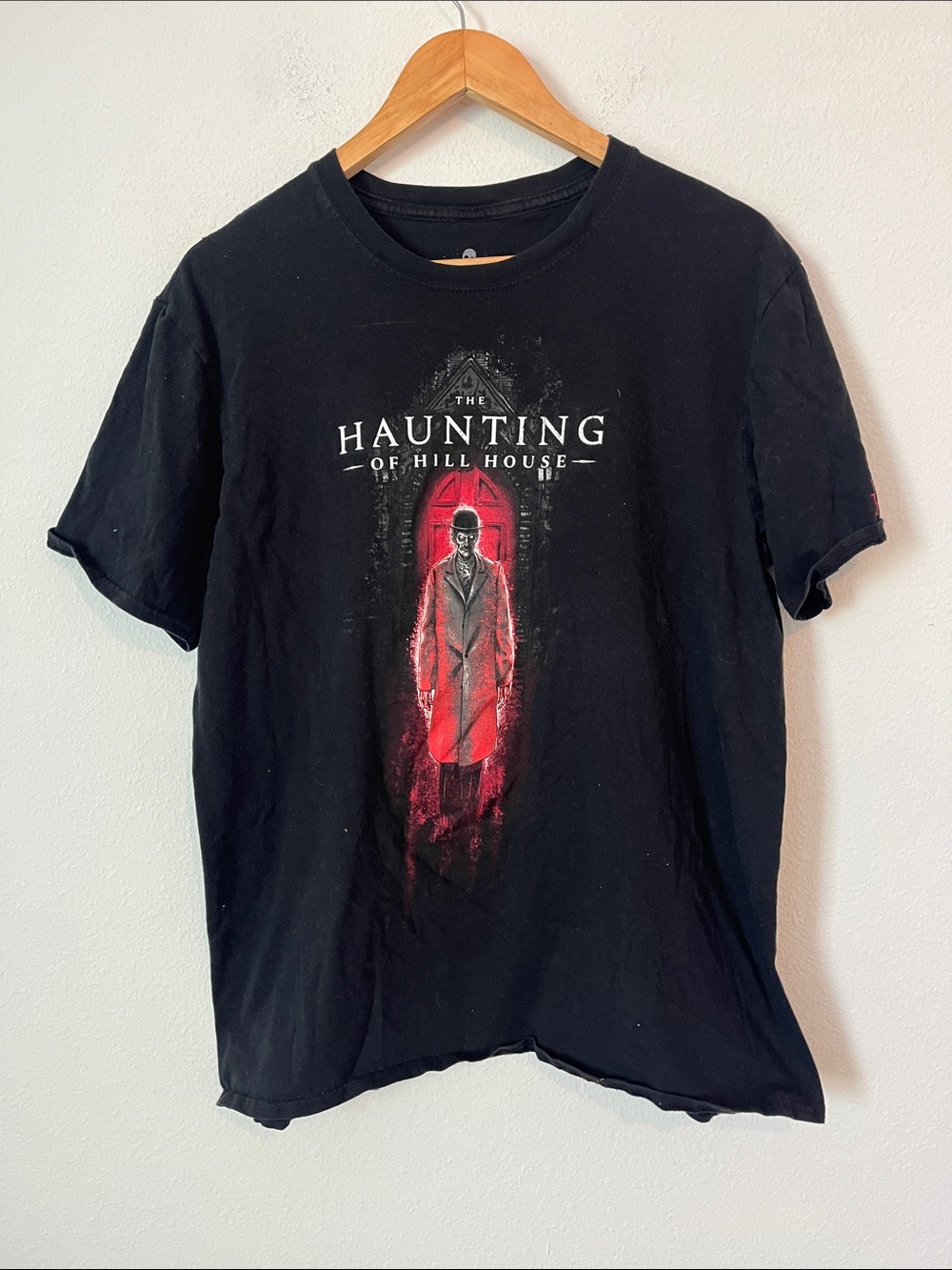 Universal Halloween Horror Nights Black 'The Haunting of Hill House' Graphic Tee